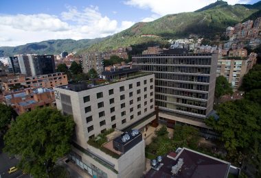 urban-plaza-diurna